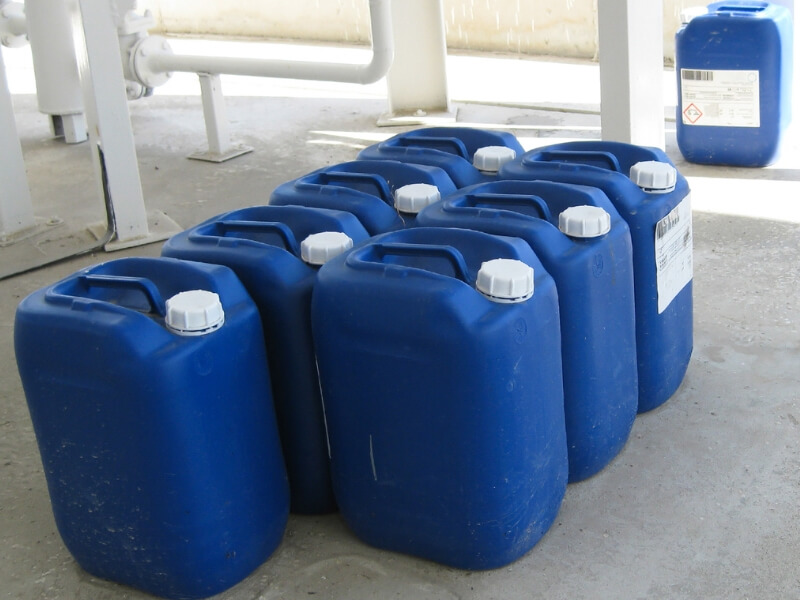Blaue Kanister für Wasservorrat 30 Liter
